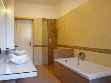 Luxusní 5+1/B s garáží ve vile Praha 6 Hanspaulka 